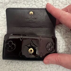 Louis Vuitton vernis plum color key holder